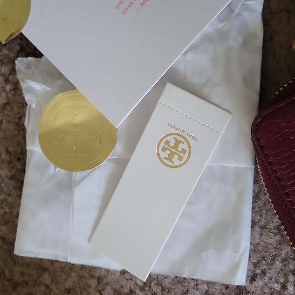 Tory burch gorgeous new square zipper coin case with gold Keychain โจ๏ธ - Picture 7 of 7